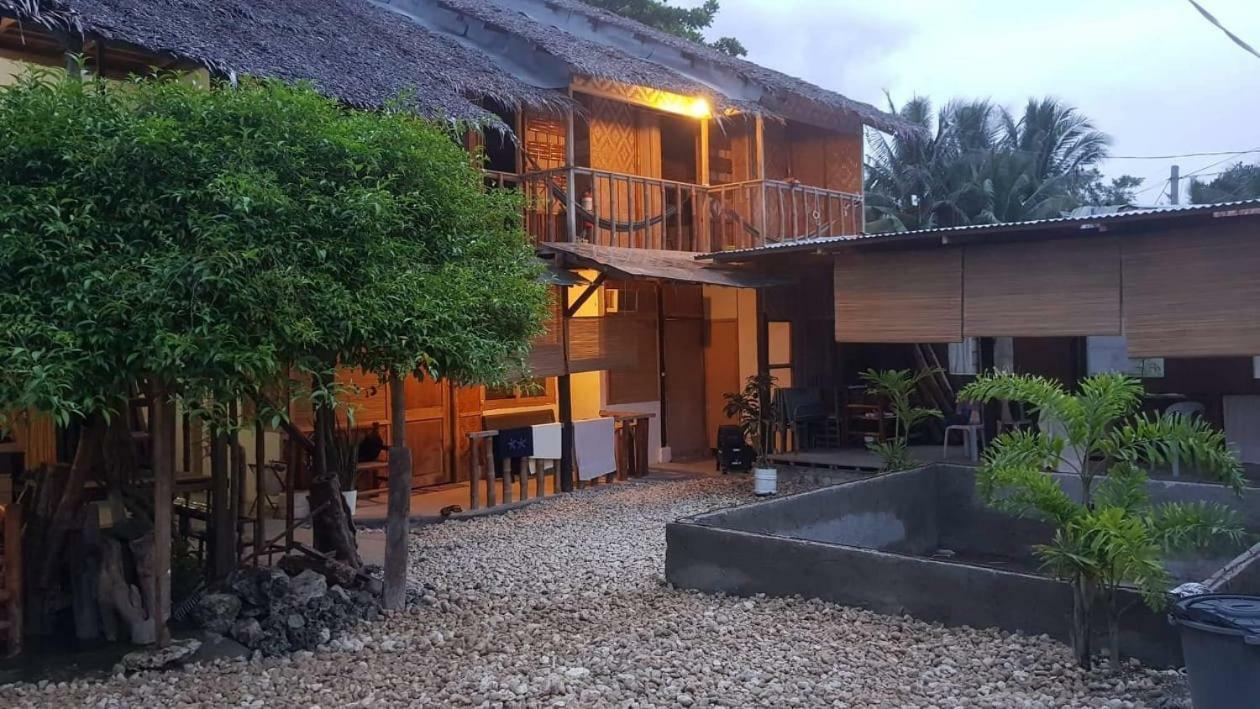 Babu Backpackers Inn Moalboal Esterno foto